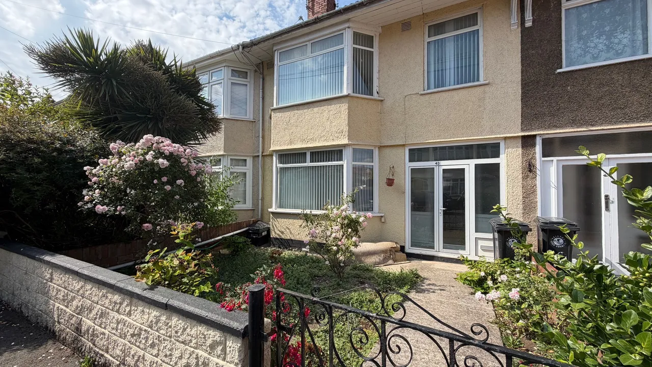 3 bed house to rent — Stoneleigh Crescent, Bristol, BS4