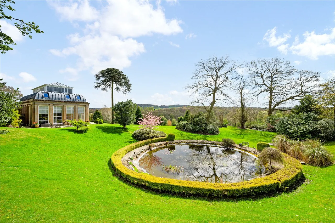 Woodfold Park, Mellor, photo 2