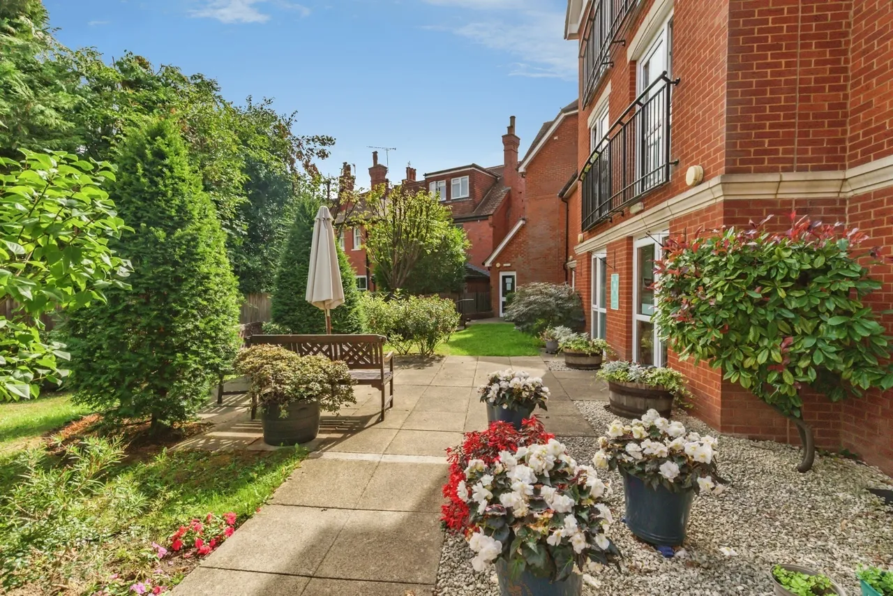 Linkfield Lane, Redhill, RH1, photo 3