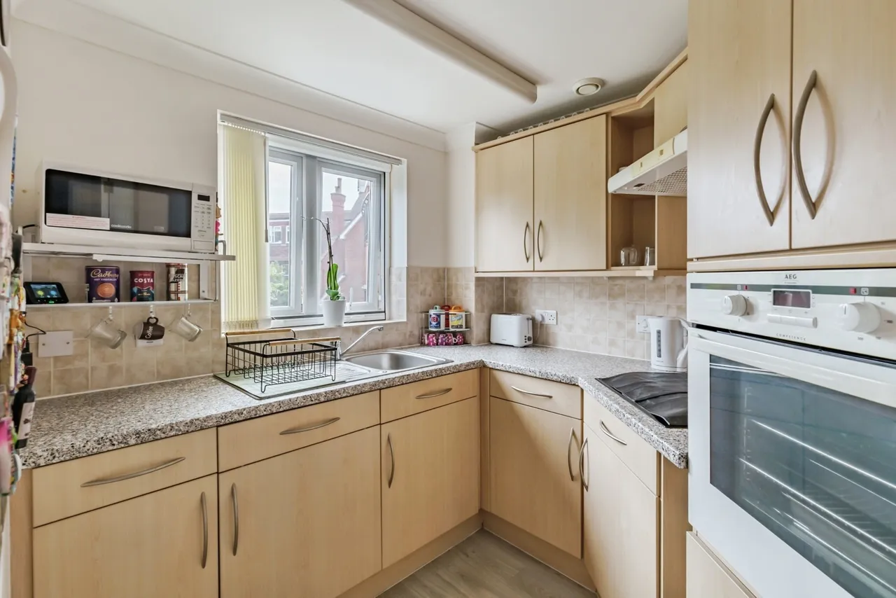 Linkfield Lane, Redhill, RH1, photo 4
