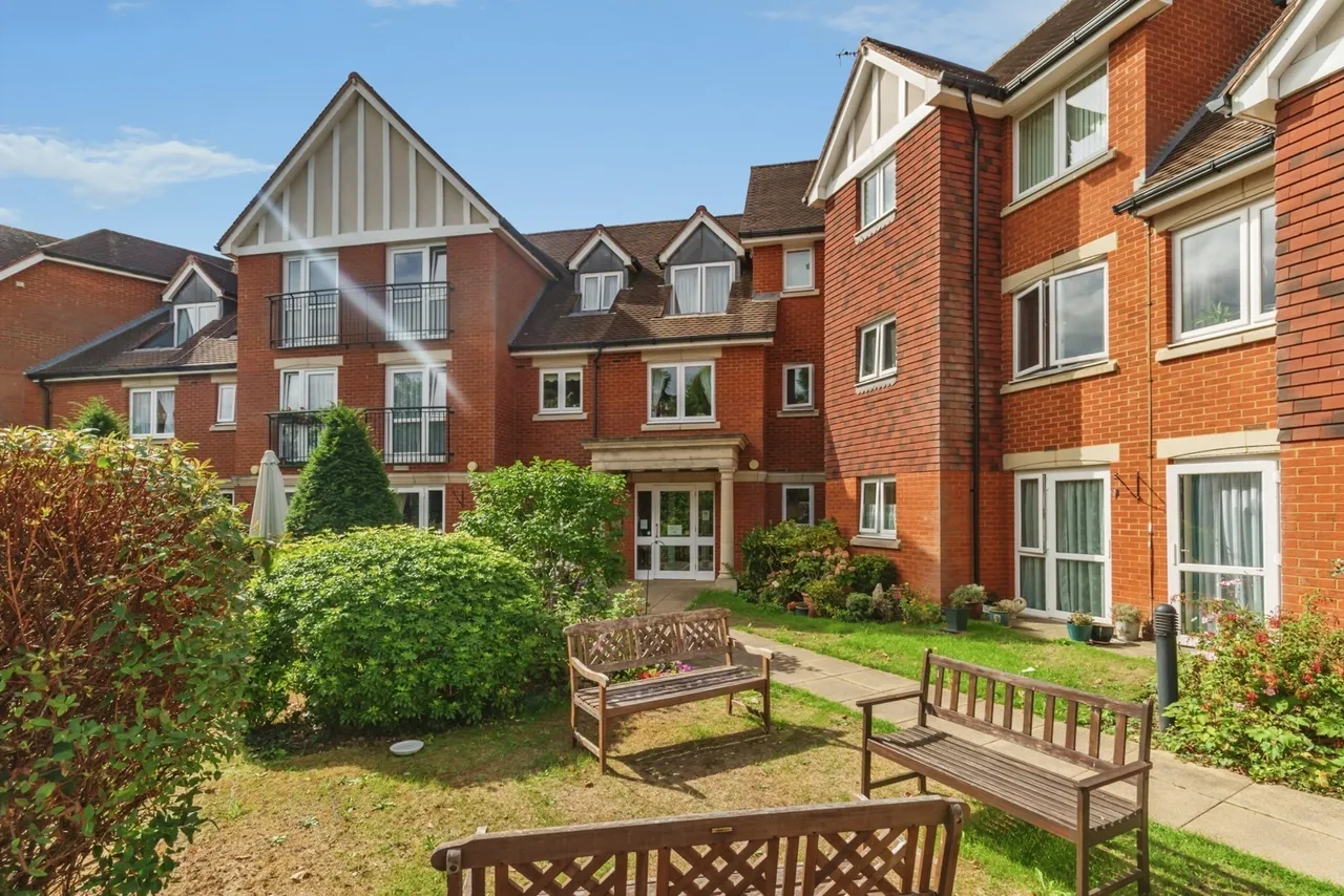 1 bed property for sale, Linkfield Lane, Redhill, RH1