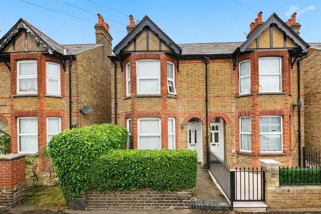 2 bed house for sale — North Road, Hayes