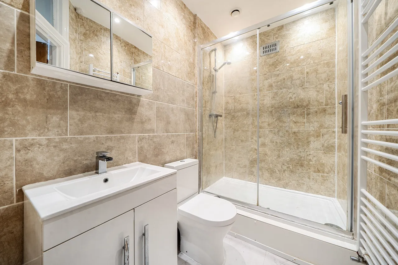 4 Cumberland Villas, 31 Cumberland Road, London, photo 6