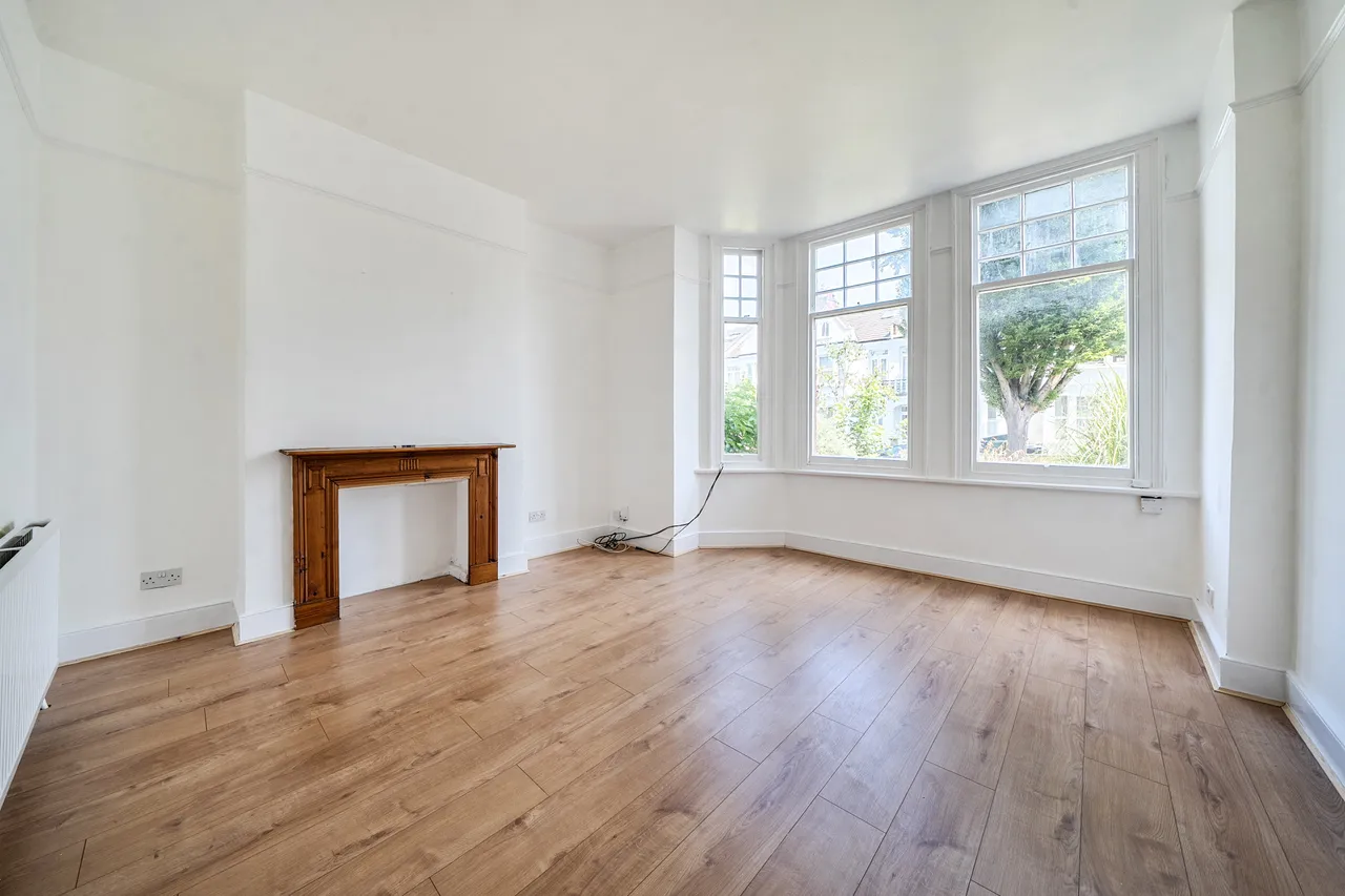4 Cumberland Villas, 31 Cumberland Road, London, photo 2