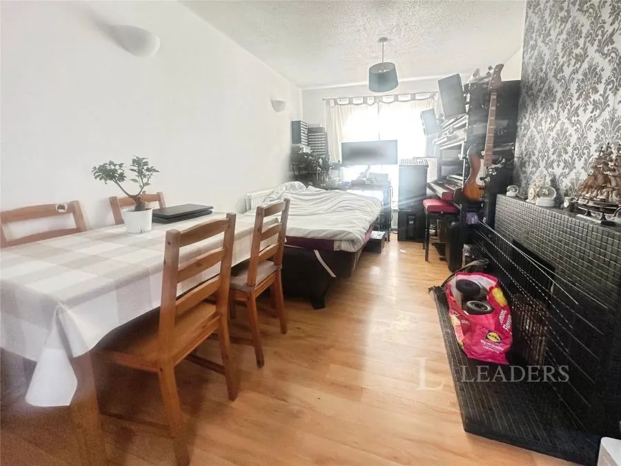 Hollyfield, Harlow, CM19, photo 8