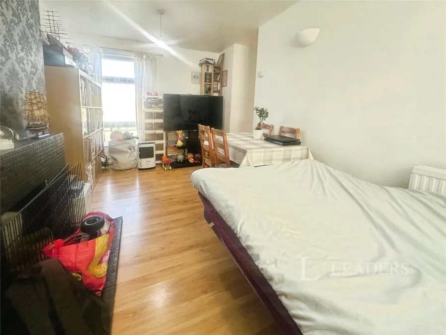 Hollyfield, Harlow, CM19, photo 3