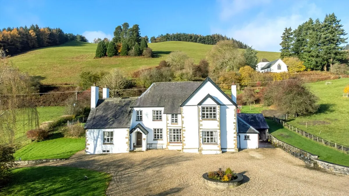 5 bed house for sale, Penybont Road, Whitton, LD7