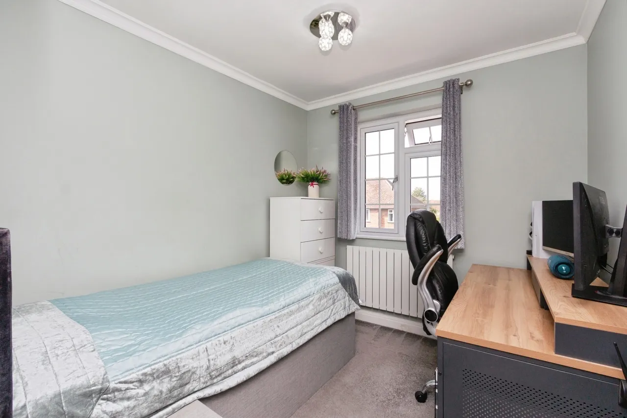 Worsley Road, Frimley, GU16, photo 12