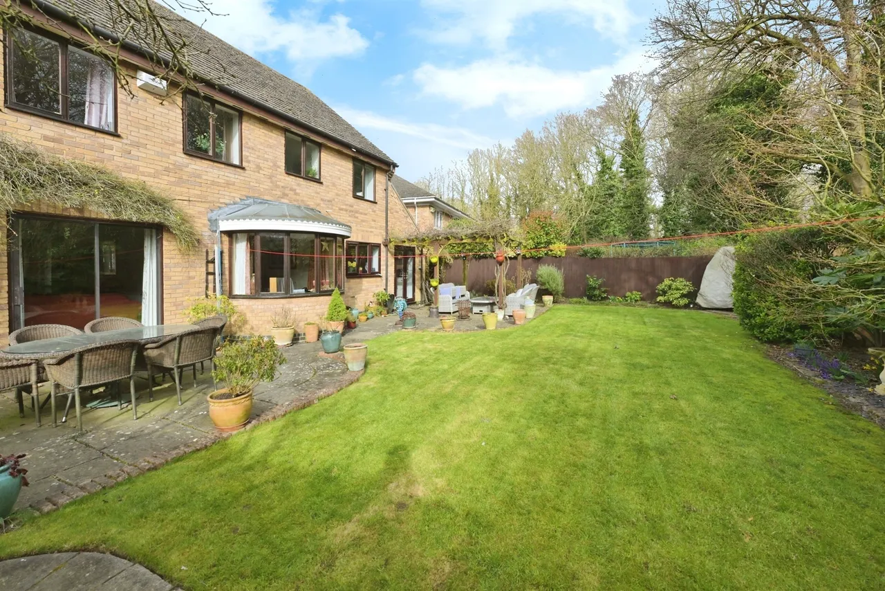 Trienna, Orton Longueville, PE2, photo 16