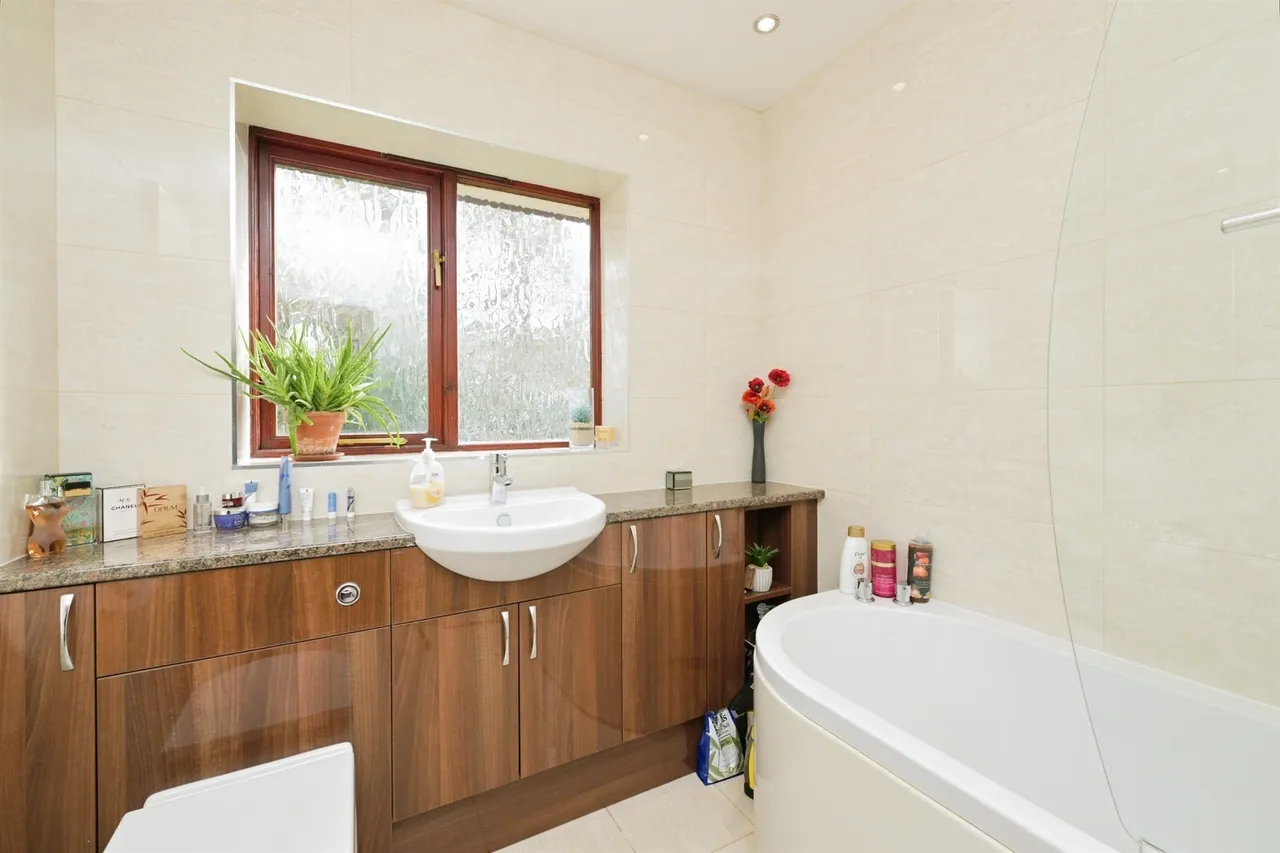 Trienna, Orton Longueville, PE2, photo 14