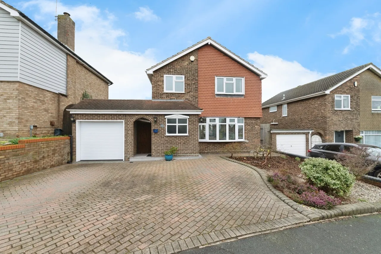 4 bed house for sale — Halstow Way, BASILDON, Essex, SS13