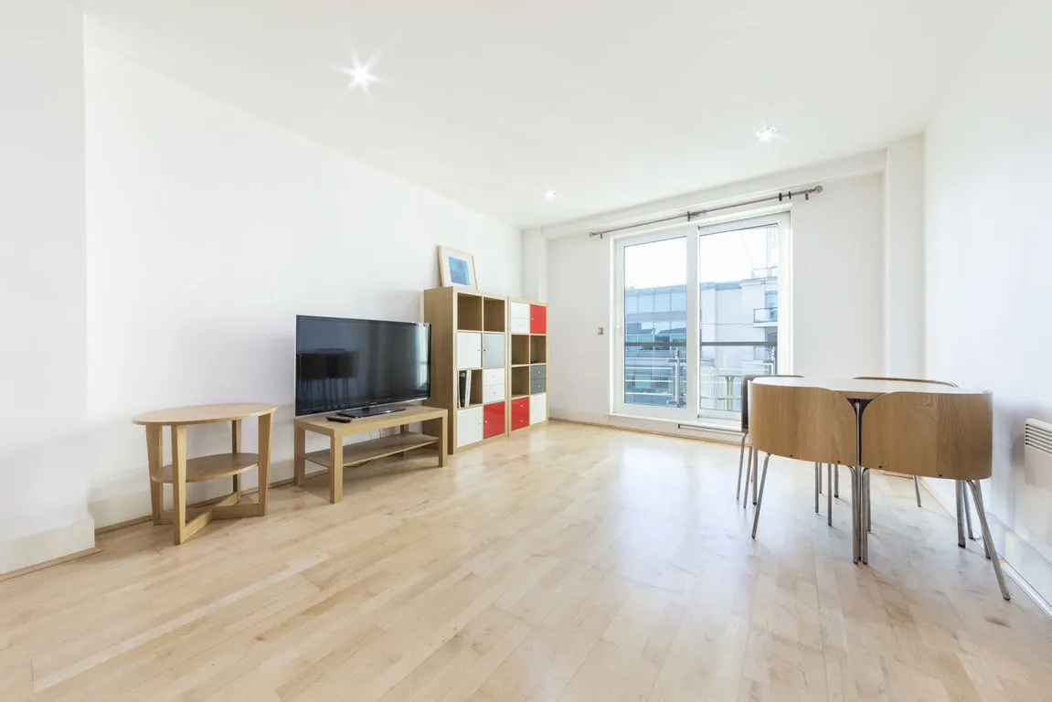 2 bed flat to rent — Drake House, Vauxhall, London