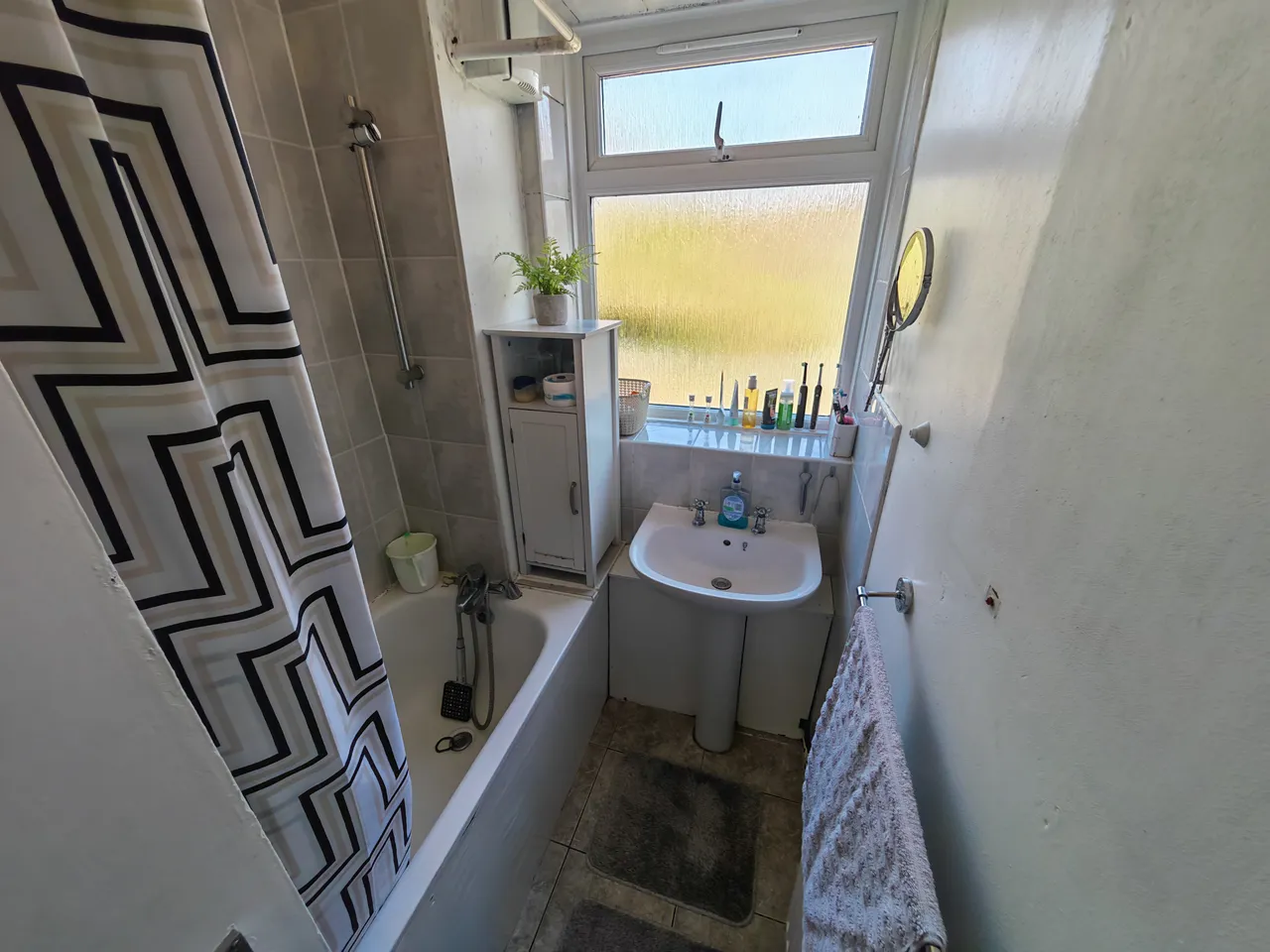 Dabbs Hill Lane, Northolt, UB5, photo 8