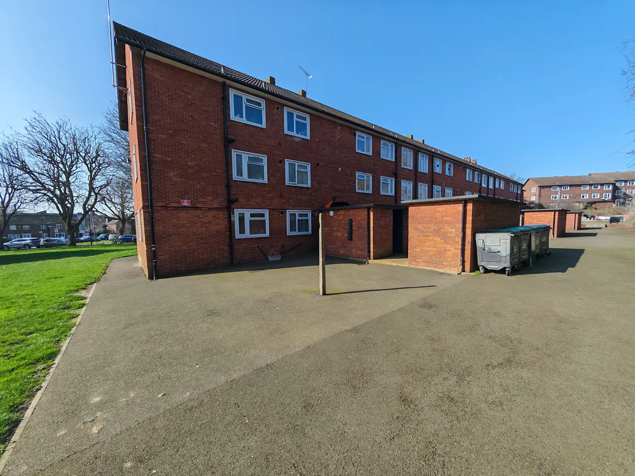 Dabbs Hill Lane, Northolt, UB5, photo 9