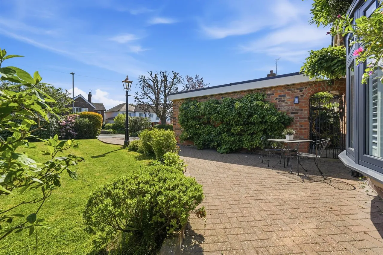Pool End Close, Tytherington, photo 38