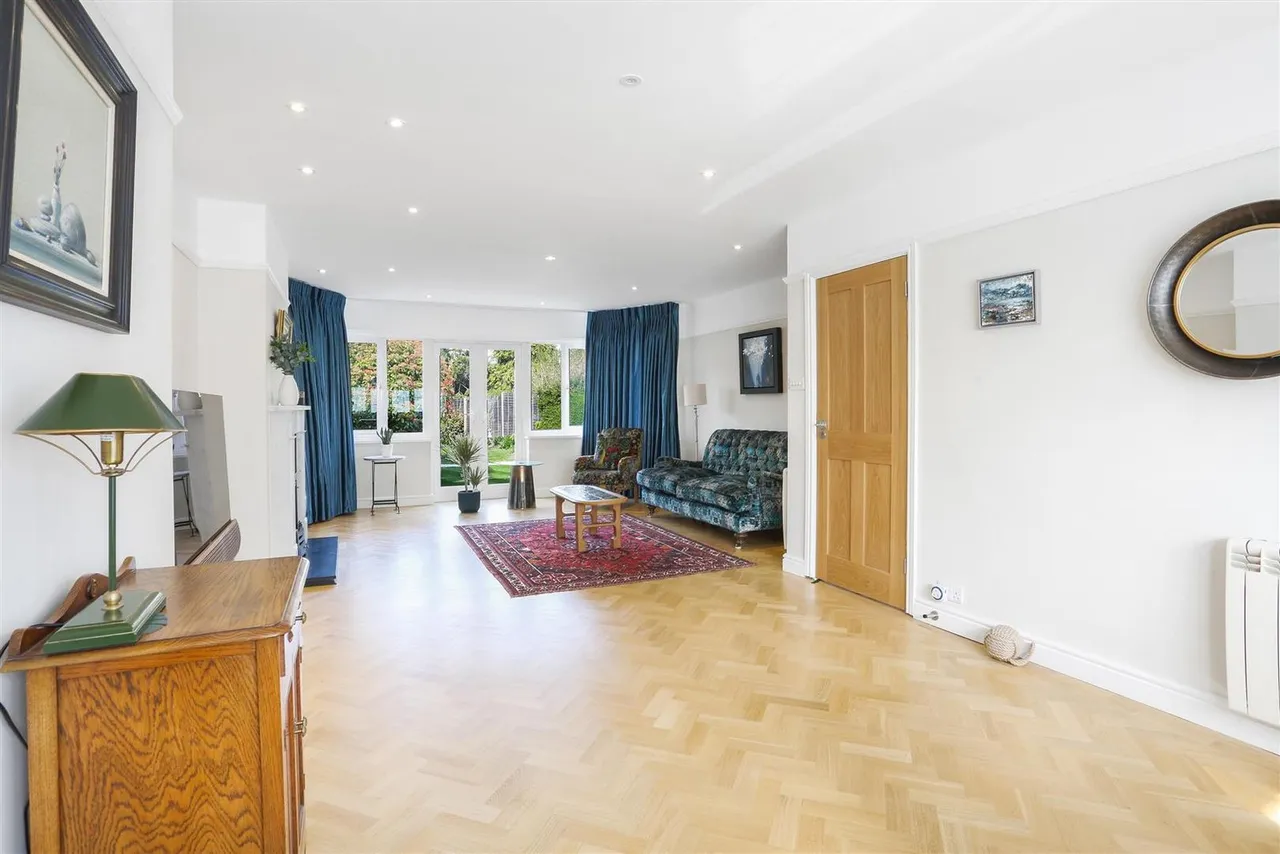Anne Boleyn's Walk, Cheam, SM3, photo 11