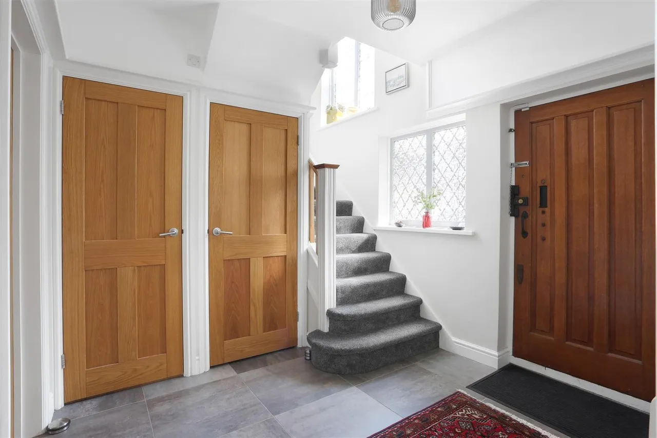 Anne Boleyn's Walk, Cheam, SM3, photo 7