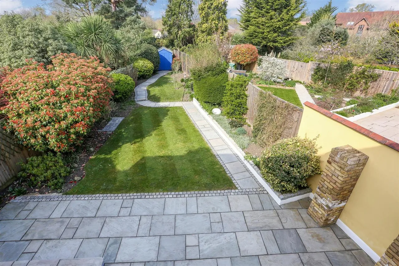 Anne Boleyn's Walk, Cheam, SM3, photo 15