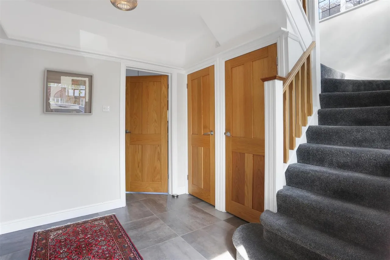 Anne Boleyn's Walk, Cheam, SM3, photo 8