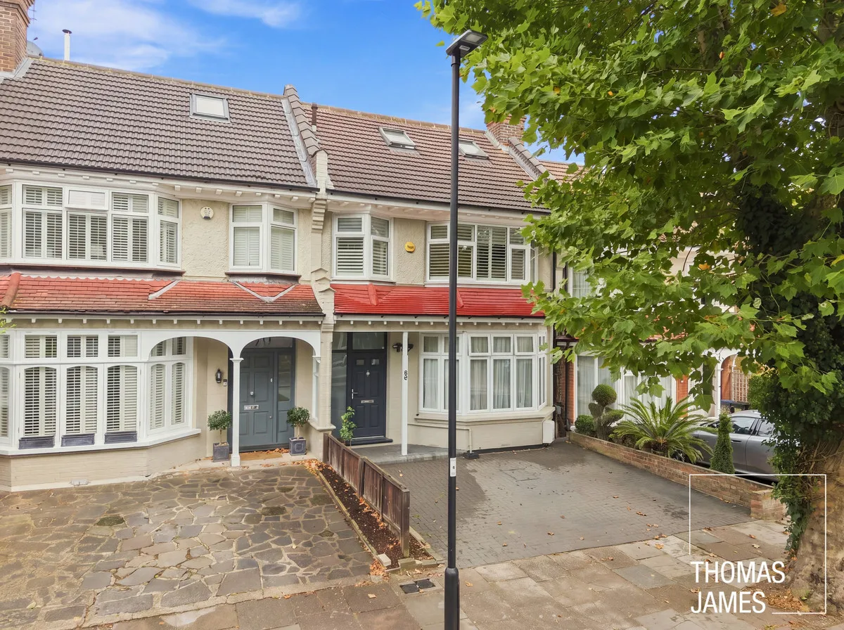 2 bed flat for sale, London, N21
