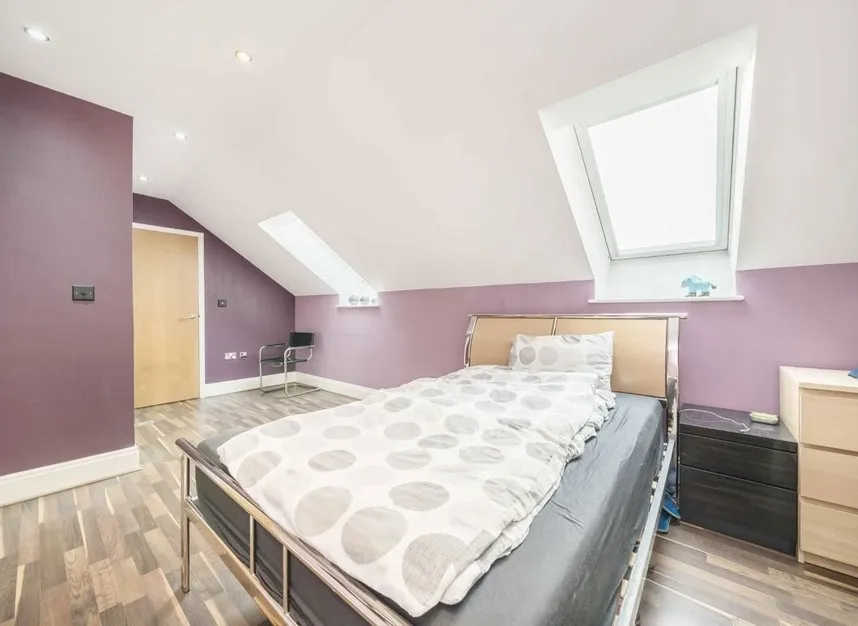 High Street, Brentford, TW8, photo 4