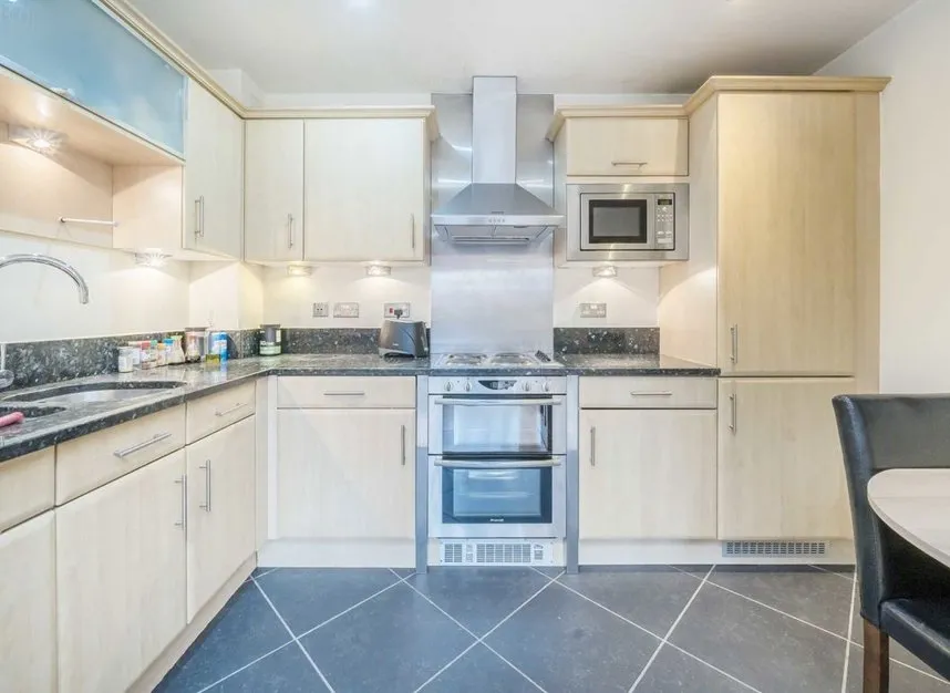 High Street, Brentford, TW8, photo 3