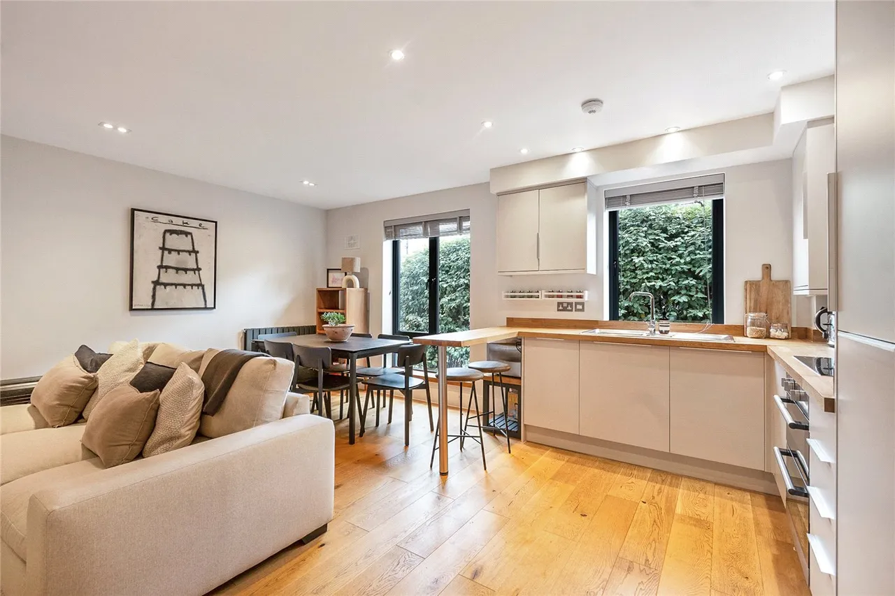 1 bed flat for sale — Tiffany, 67 Oakhurst Grove, East Dulwich, London, SE22
