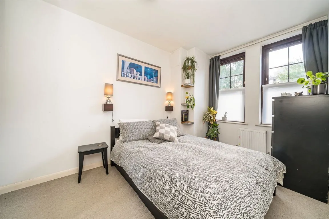 York Road, W3, photo 4