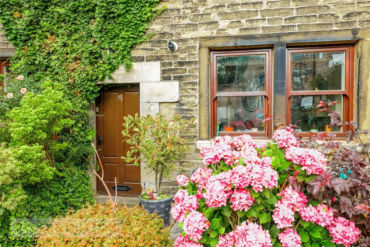 4 bed house for sale, St. Marys Gate, Uppermill, OL3