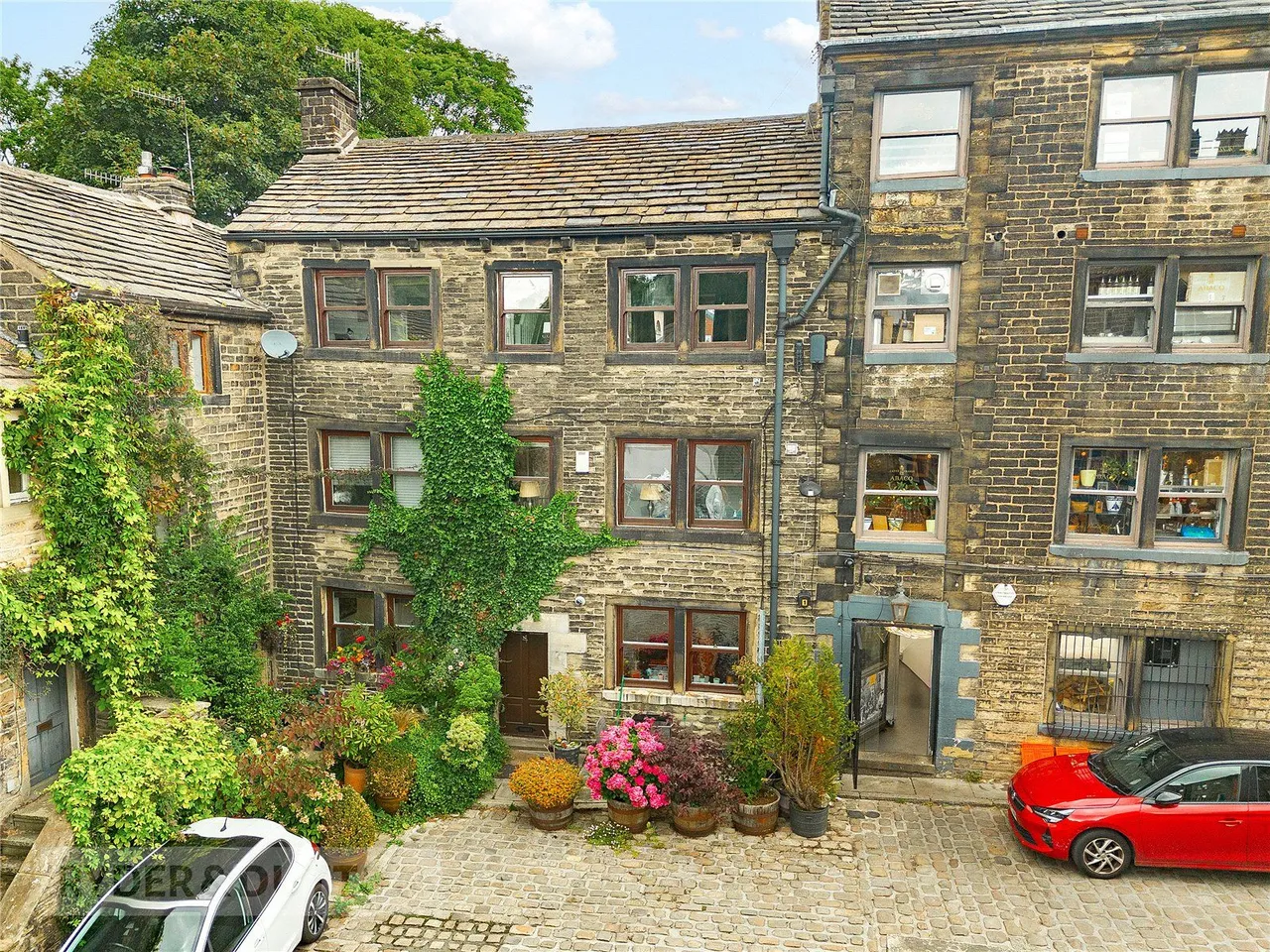 St. Marys Gate, Uppermill, OL3, photo 5