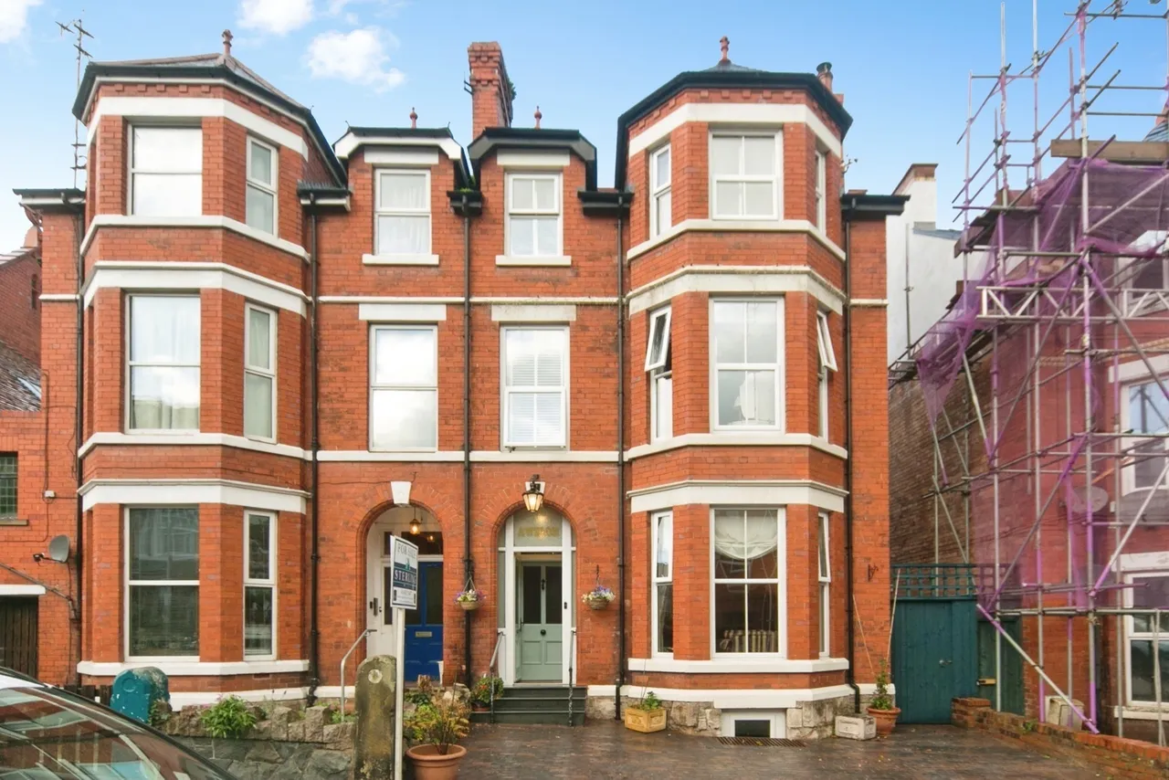 8 bed house for sale, Hawarden Road, Colwyn Bay, LL29