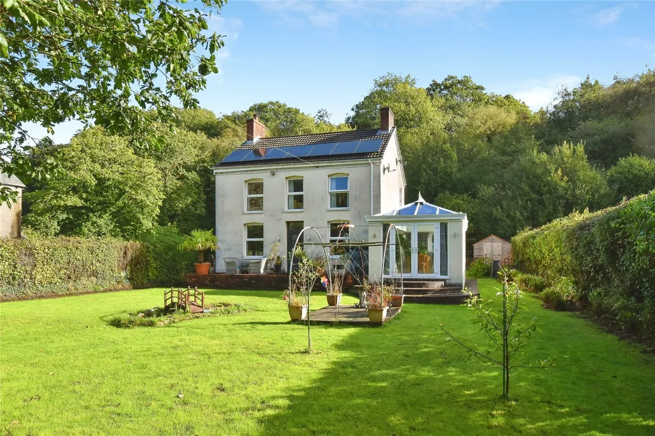 3 bed house for sale, Ynys Tre Deg, Upper Cwmtwrch, SA9