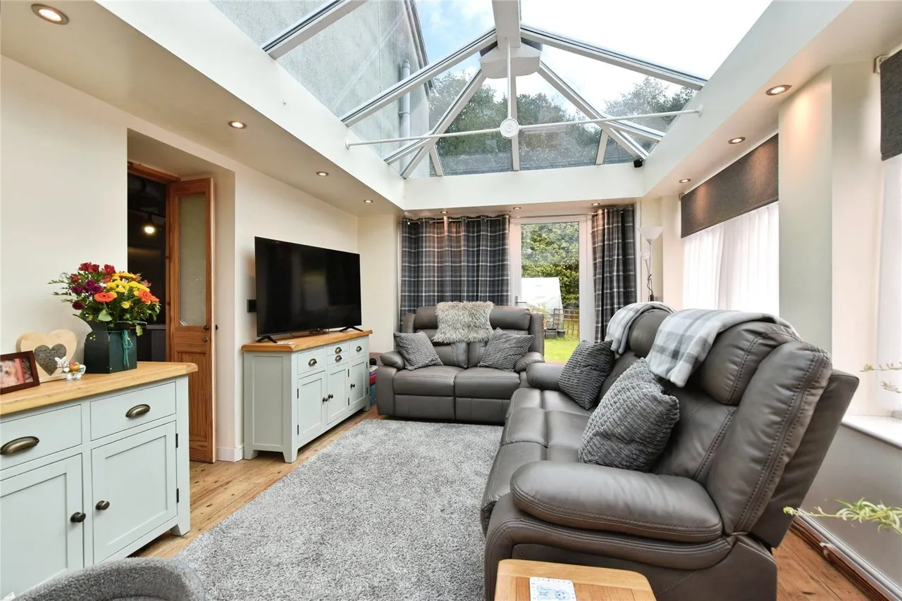 Ynys Tre Deg, Upper Cwmtwrch, SA9, photo 4