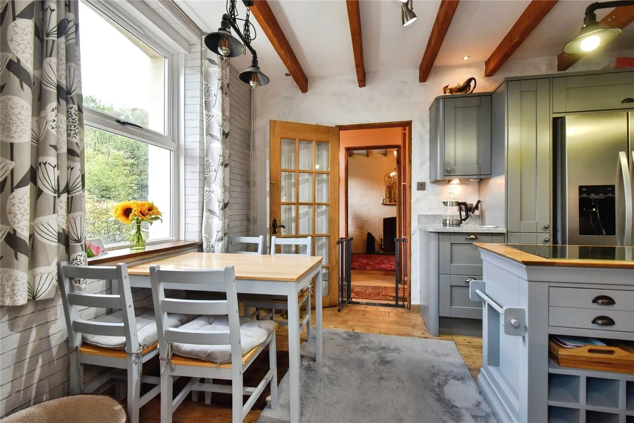 Ynys Tre Deg, Upper Cwmtwrch, SA9, photo 8