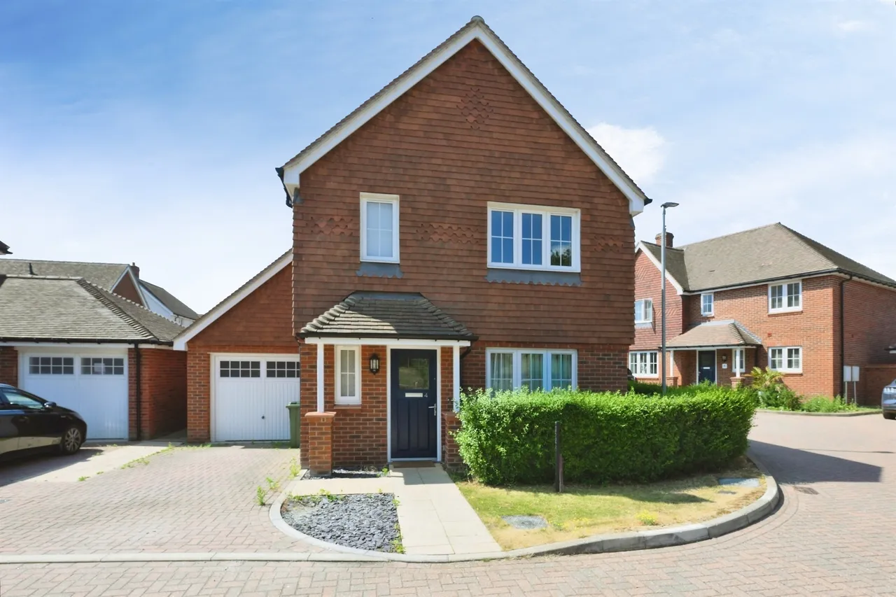 3 bed house for sale, Willow Brook Lane, Goffs Oak, EN7