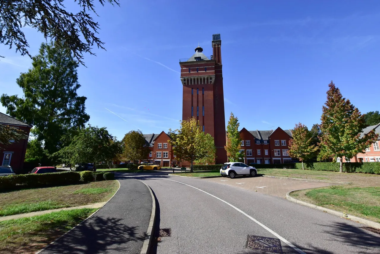 Beningfield Drive, London Colney, AL2, photo 16