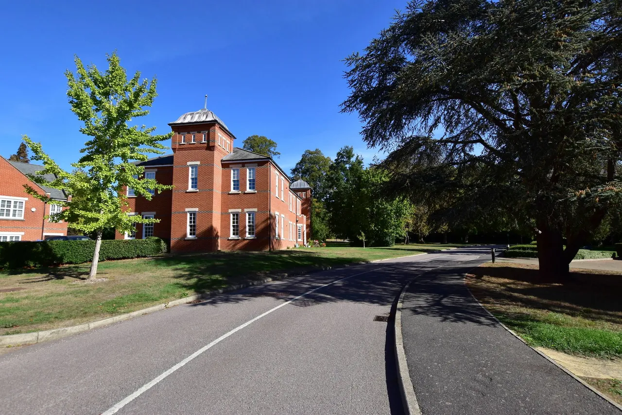 Beningfield Drive, London Colney, AL2, photo 15