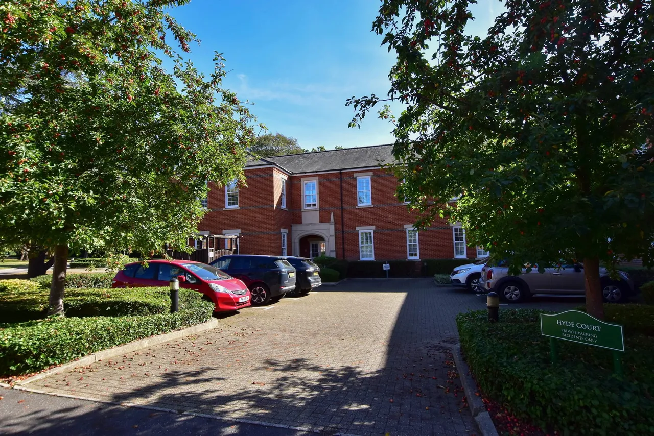 Beningfield Drive, London Colney, AL2, photo 3