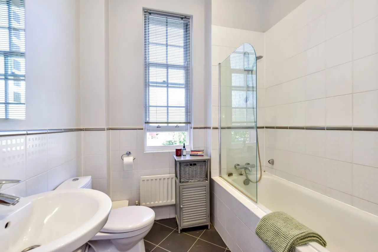 Beningfield Drive, London Colney, AL2, photo 14