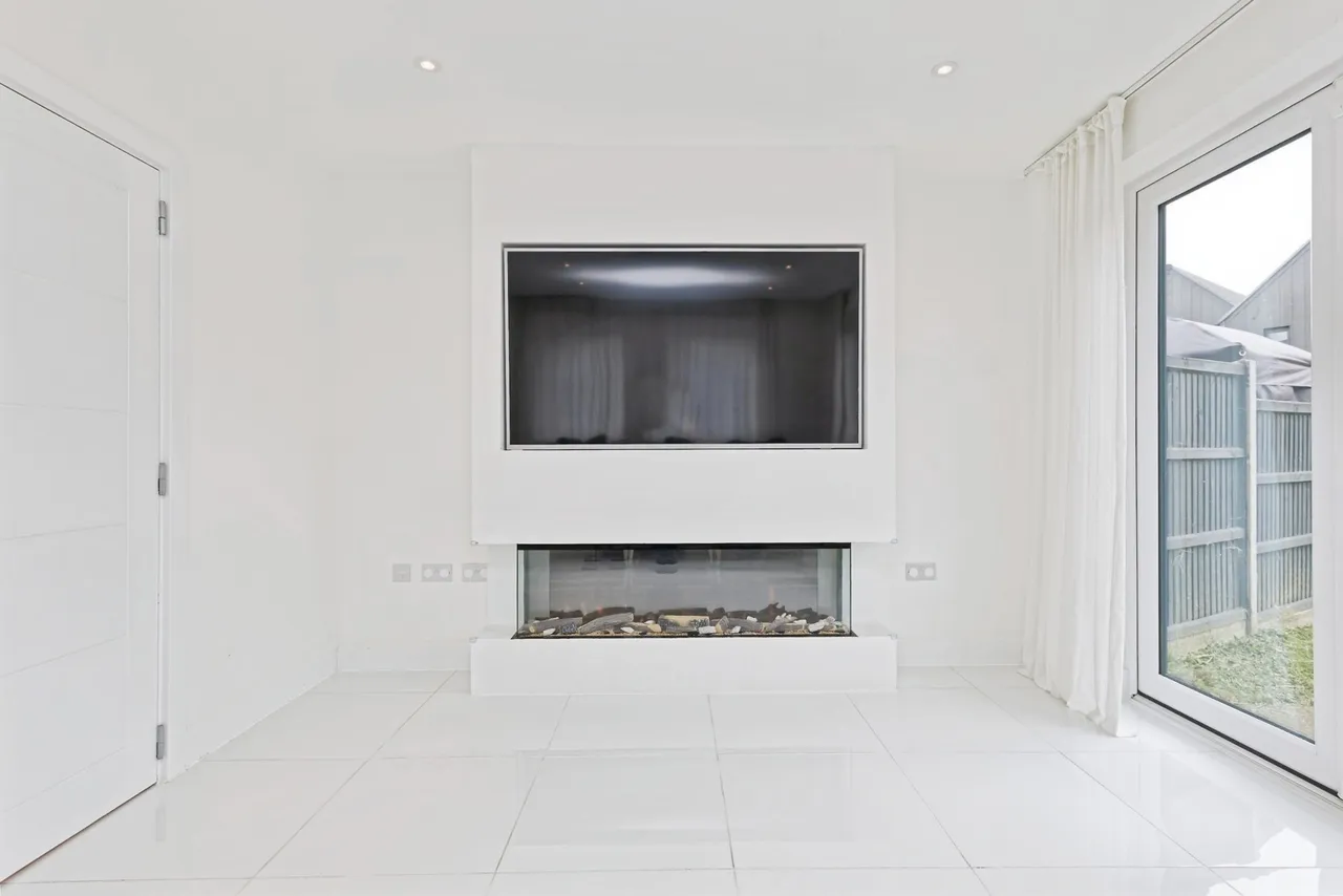 Venus Close, Milton Regis, Sittingbourne, Kent, ME10, photo 3