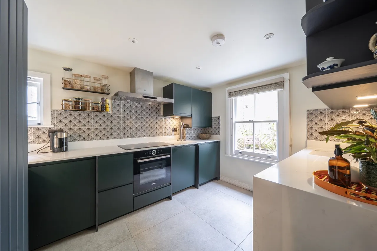 2 bed flat for sale, Dynham Road, West Hampstead, NW6