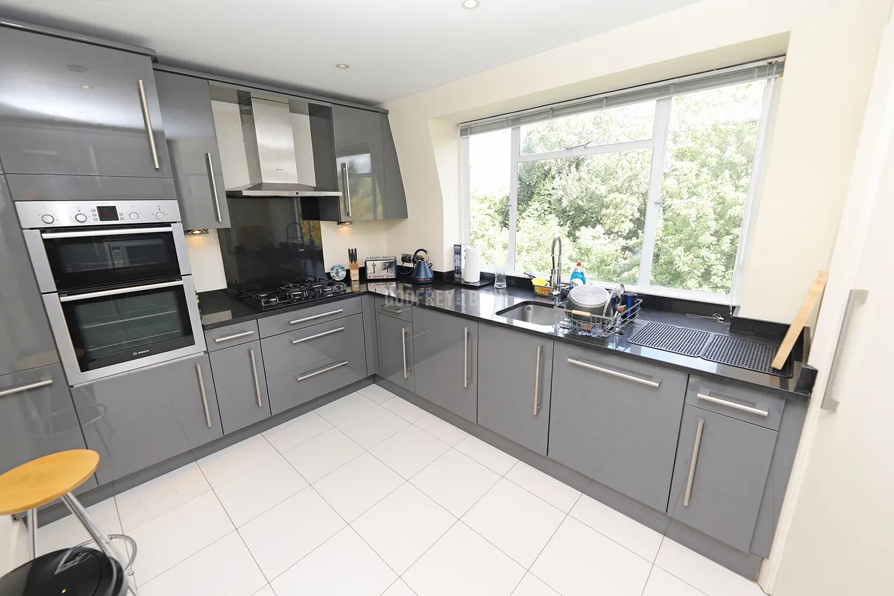 Belvedere Court Hampstead Garden Suburb, N2, photo 3