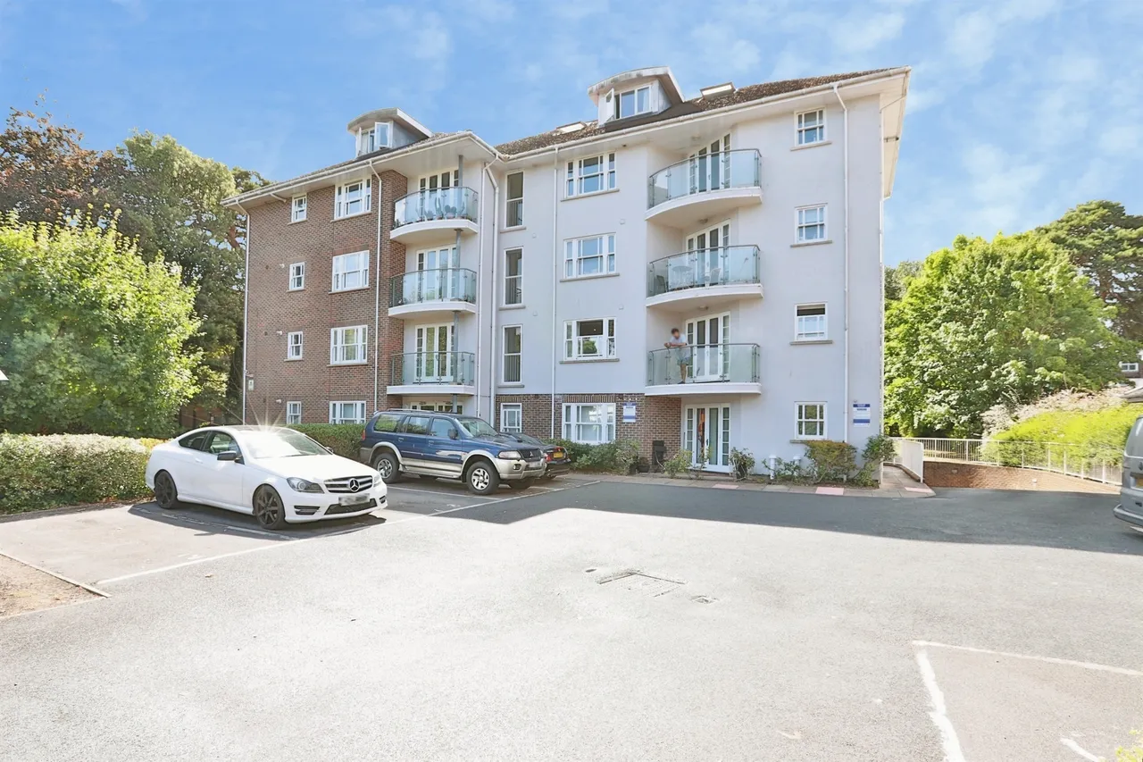 2 bed flat for sale — Christchurch Road, Bournemouth
