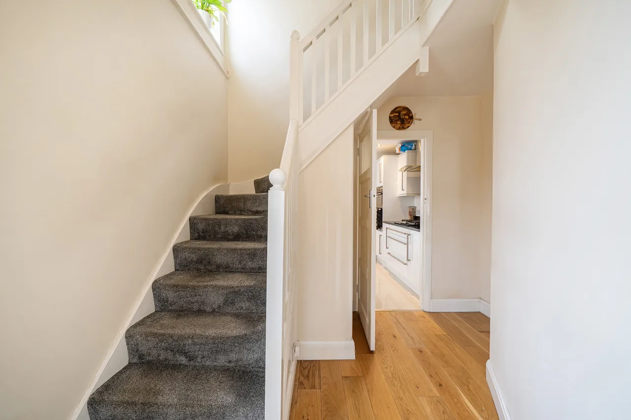 Queens Walk, Ruislip, HA4, photo 12