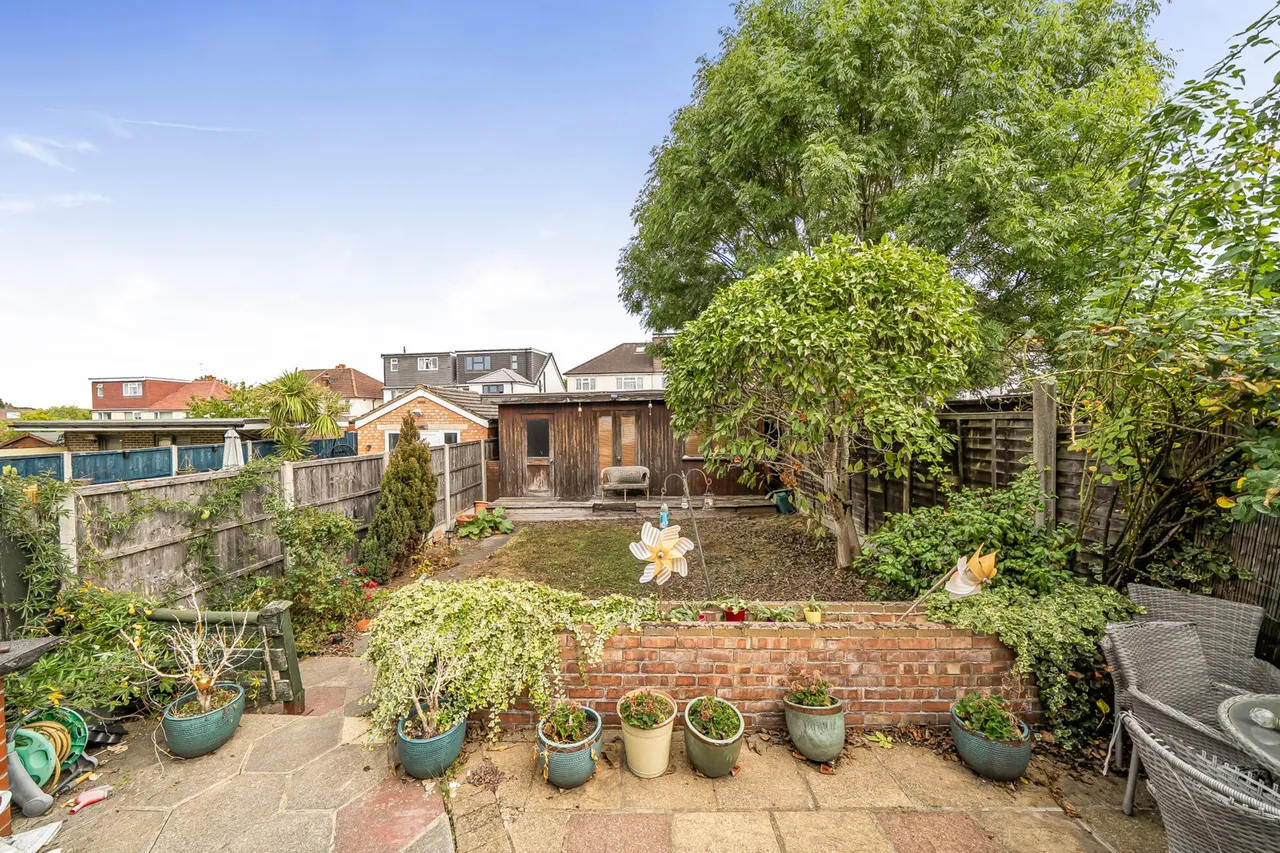 Queens Walk, Ruislip, HA4, photo 10