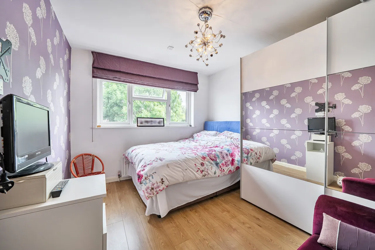 Queens Walk, Ruislip, HA4, photo 7