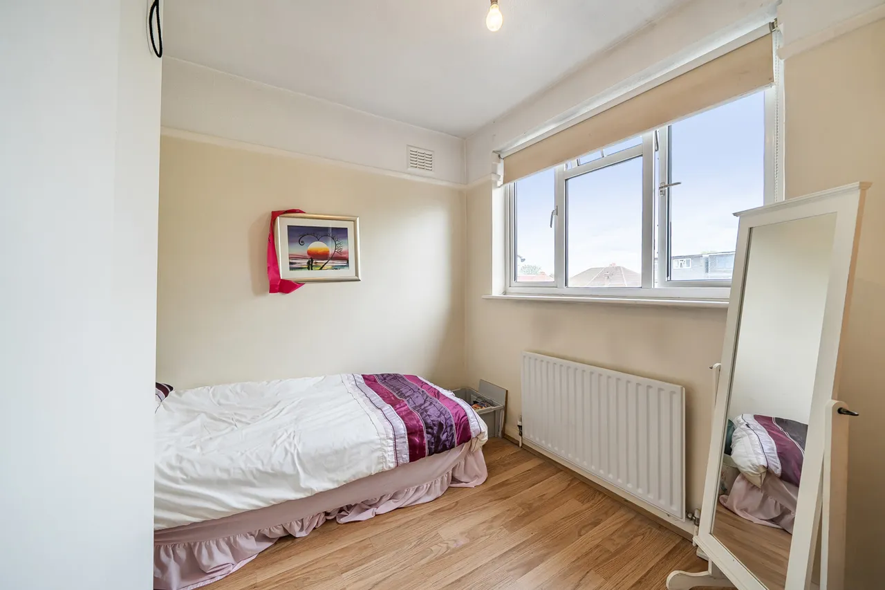 Queens Walk, Ruislip, HA4, photo 8