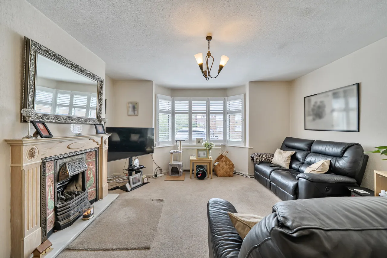 Queens Walk, Ruislip, HA4, photo 15
