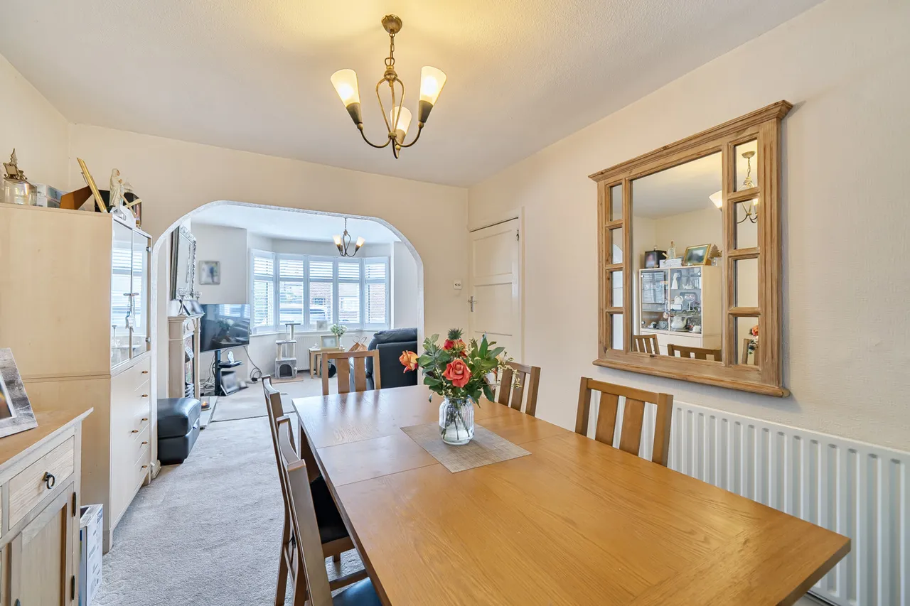 Queens Walk, Ruislip, HA4, photo 4