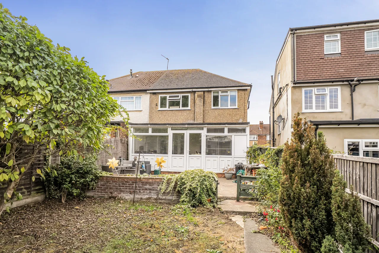 Queens Walk, Ruislip, HA4, photo 20